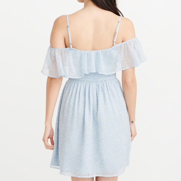 Cold shoulder dress - Picture 3 of 4